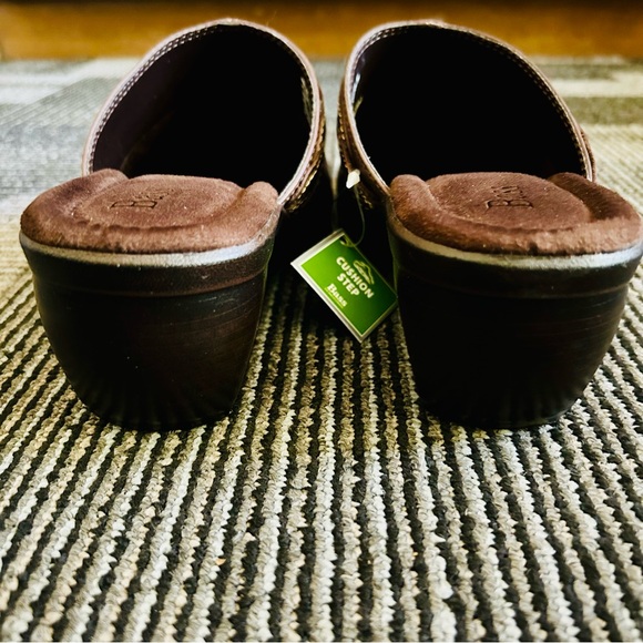 NEW IN BOX GH Bass Brown Leather Braid Cushion Step Boston Mules Clogs, size 9 M - Picture 10 of 13